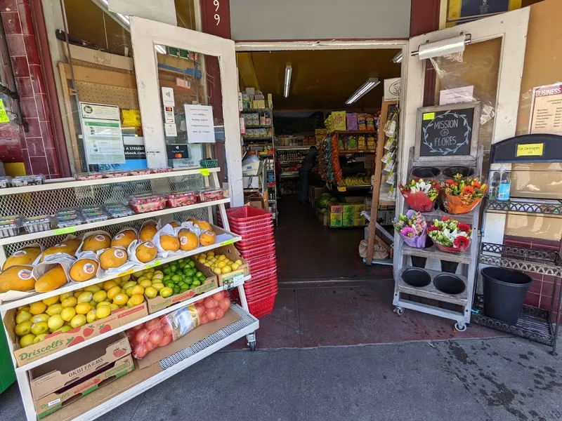 grocery stores Valencia Farmers Market in Mission District