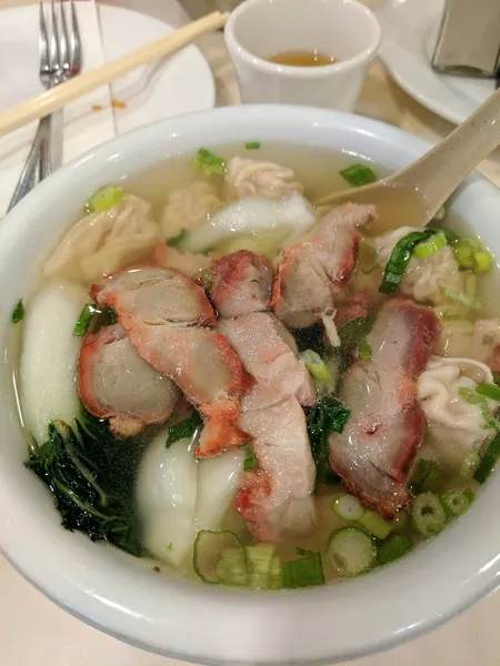 chicken rice soup New Woey Loy Goey Restaurant