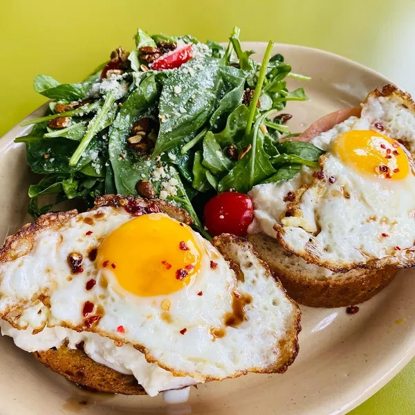 egg sandwich Snooze, an A.M. Eatery