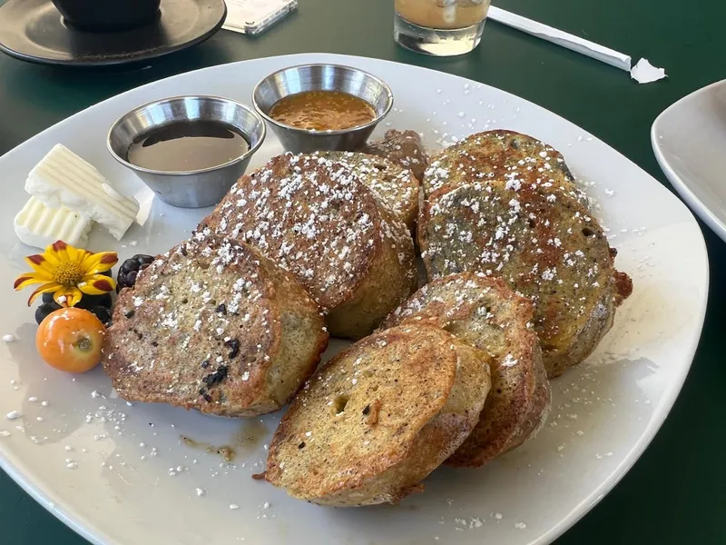 garlic bread Gooseberries kafe