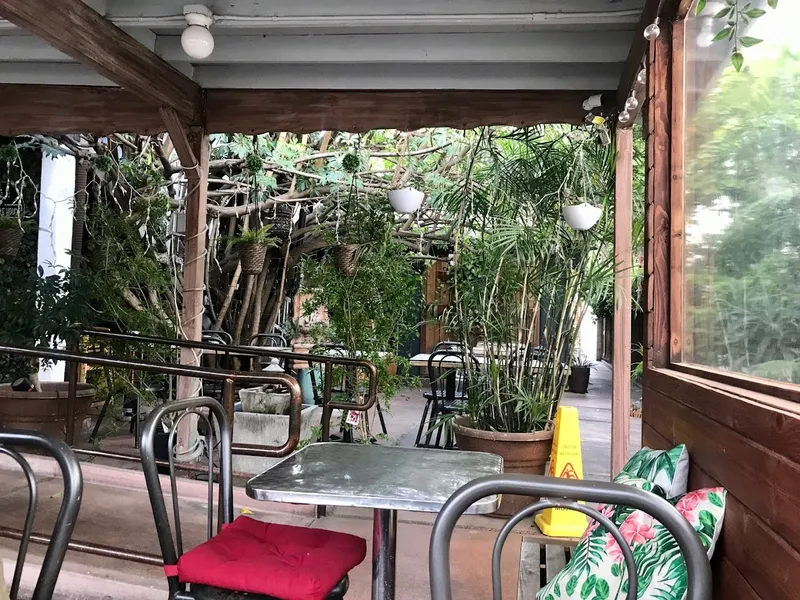 Kid-Friendly restaurants The Silver Lake House (by Leela Thai)