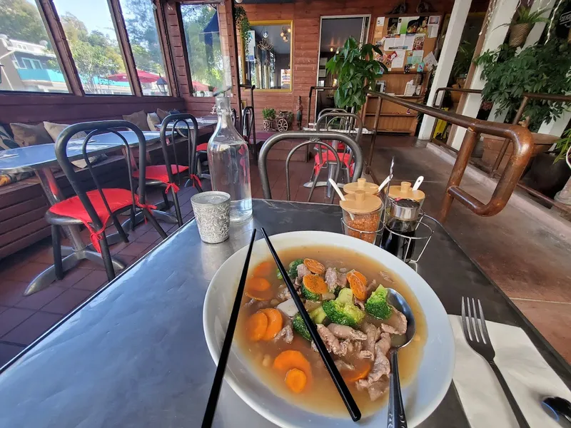 comfort food The Silver Lake House (by Leela Thai)