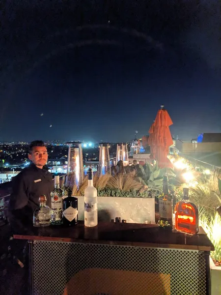 cocktail bar High Rooftop Lounge