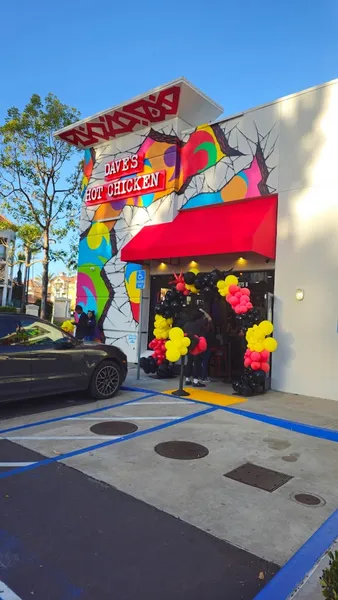 late night restaurants Dave's Hot Chicken in Mission Valley