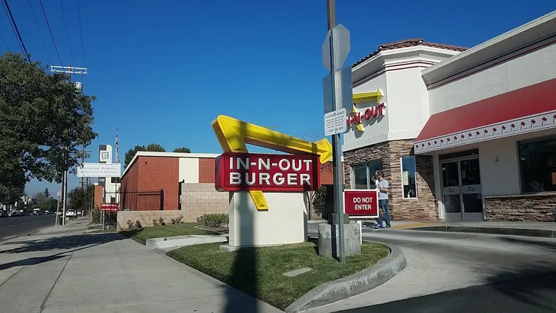 late night restaurants In-N-Out Burger