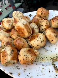 garlic bread in Venice Los Angeles