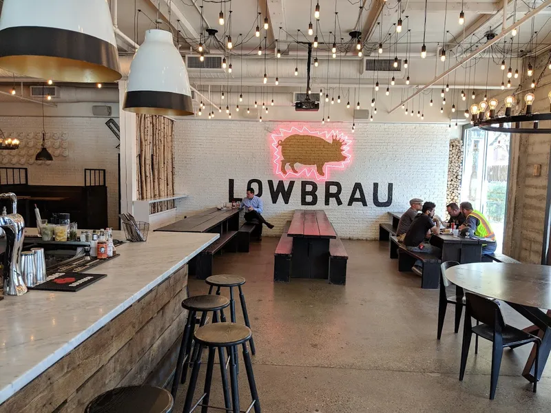 outdoor dining LowBrau