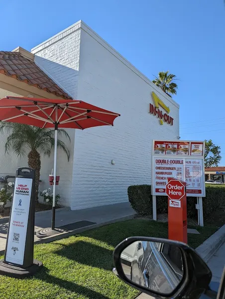 late night restaurants In-N-Out Burger in Traffic Circle Area