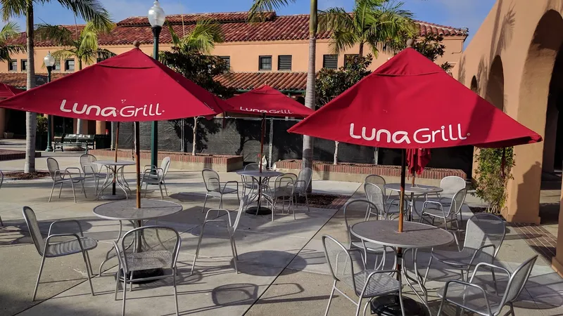 outdoor dining Luna Grill Liberty Station