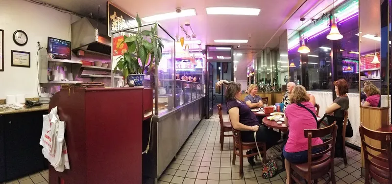 diners Yung Kee in Chinatown