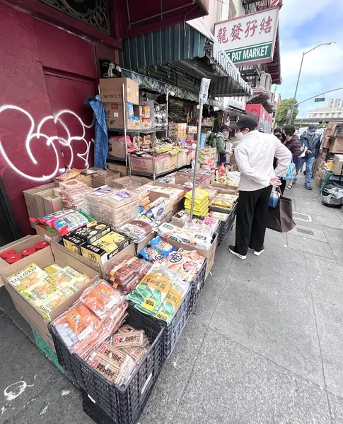 grocery stores Long Pat Market