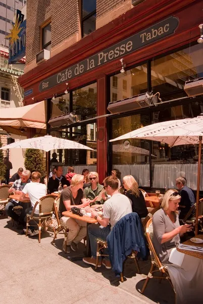 outdoor dining Café de la Presse