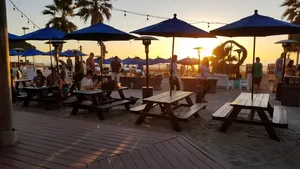 outdoor dining in Mission Beach San Diego