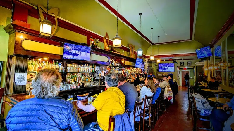 outdoor dining McCarthy's Irish Bar in West Portal