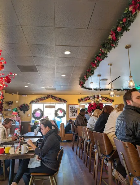 lunch restaurants Red Maple Toluca Lake