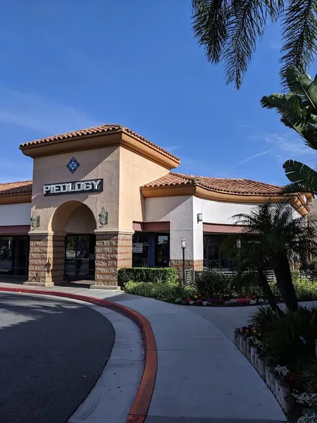 outdoor dining Pieology Pizzeria Porter Ranch, Los Angeles