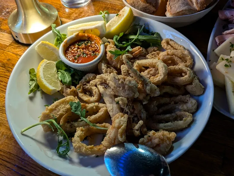 Calamari Vinarius Wine Bar & Restaurant