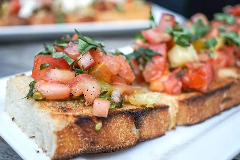 garlic bread Isola Pizza Bar in Little Italy