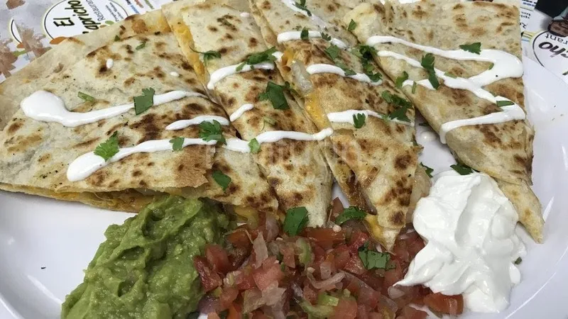 chicken quesadilla El Capricho Restaurant