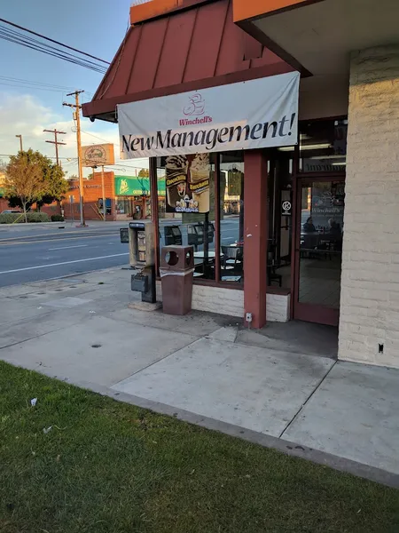 coffee shops Winchell's Donut House in Tarzana