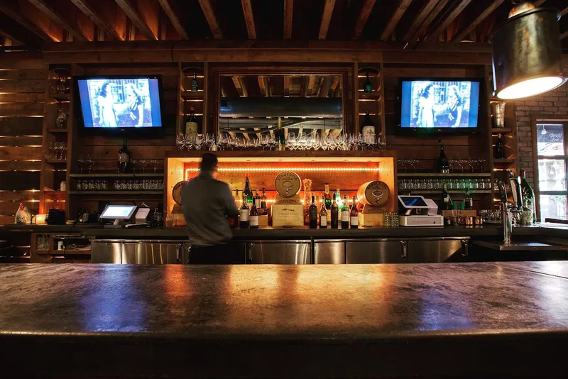 bars Unwind in Tarzana