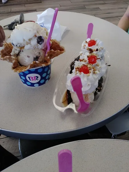 Desserts Baskin-Robbins in Granada Hills