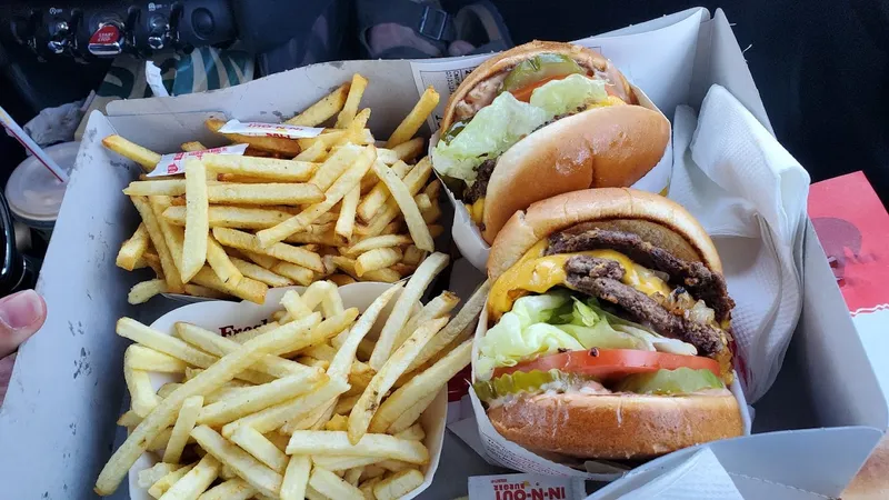 Burgers In-N-Out Burger in North Natomas