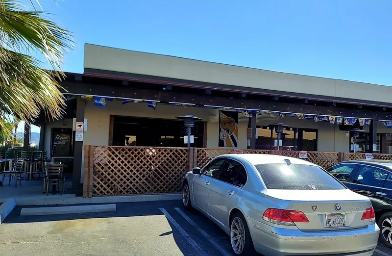 outdoor dining Brewz Sports Cafe & Grill in Canoga Park