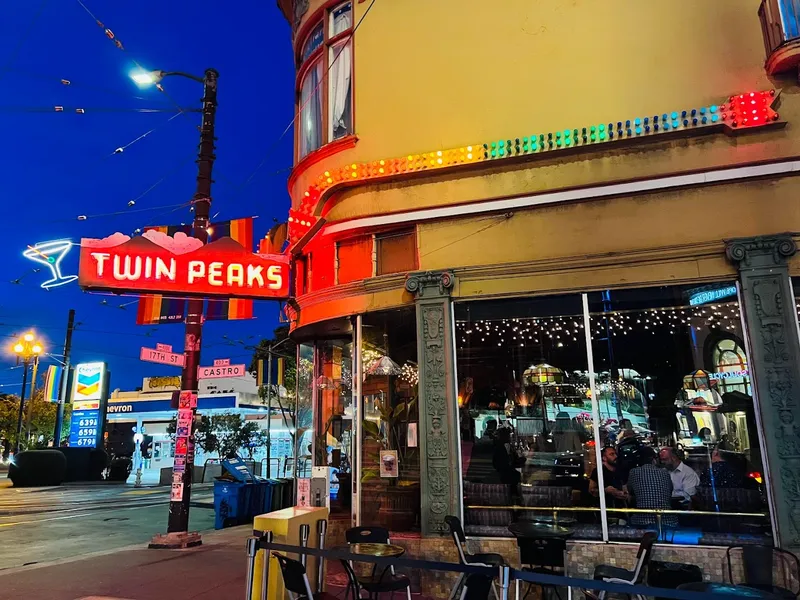 romantic bars Twin Peaks Tavern in The Castro