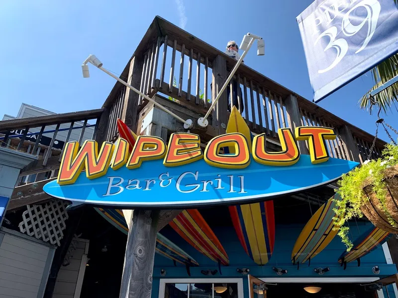 happy hours Wipeout Bar & Grill