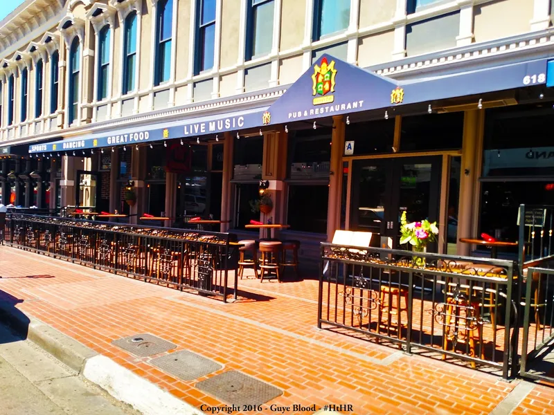 outdoor dining barleymash in Gaslamp Quarter