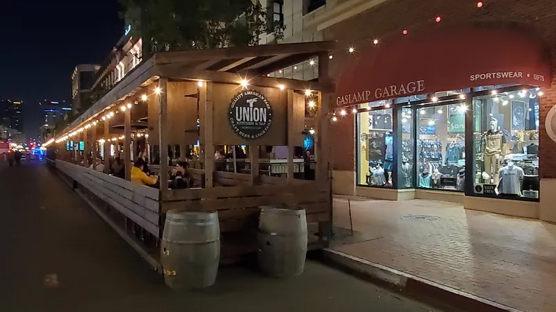 outdoor dining Union Kitchen and Tap Gaslamp