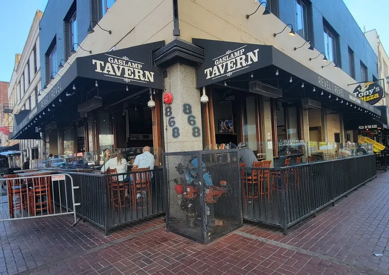 outdoor dining Gaslamp Tavern