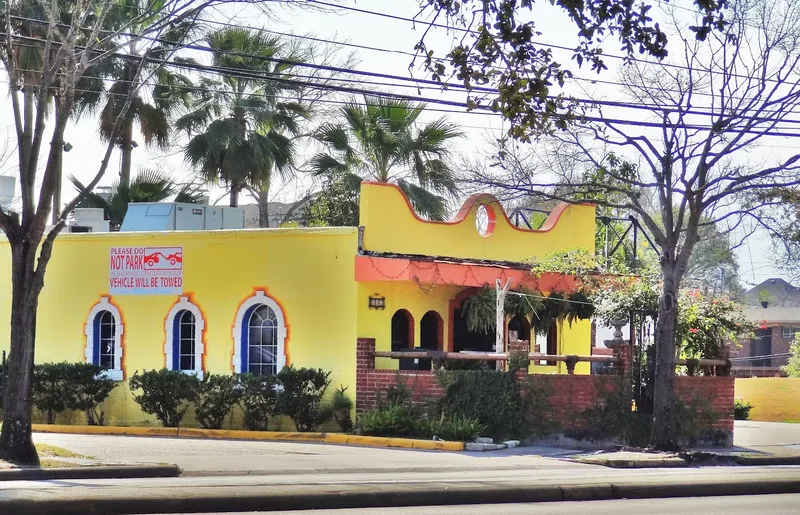 mexican restaurants El Pueblito Patio