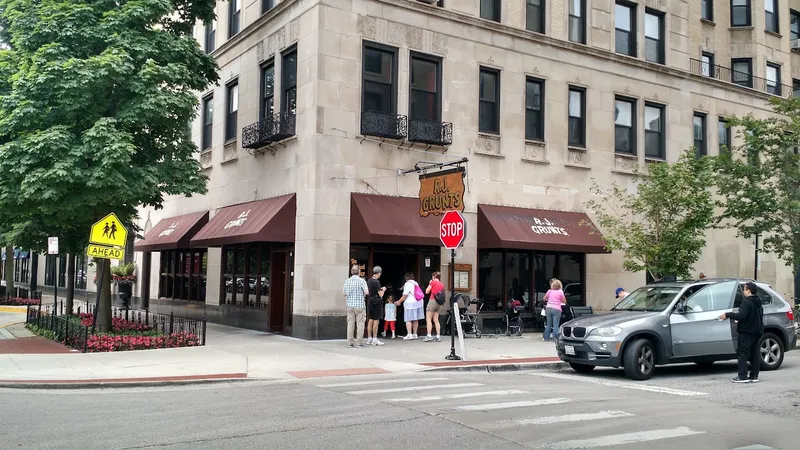 restaurants R.J. Grunts in Lincoln Park