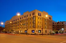 Best of 18 hotel with free parking in Chicago