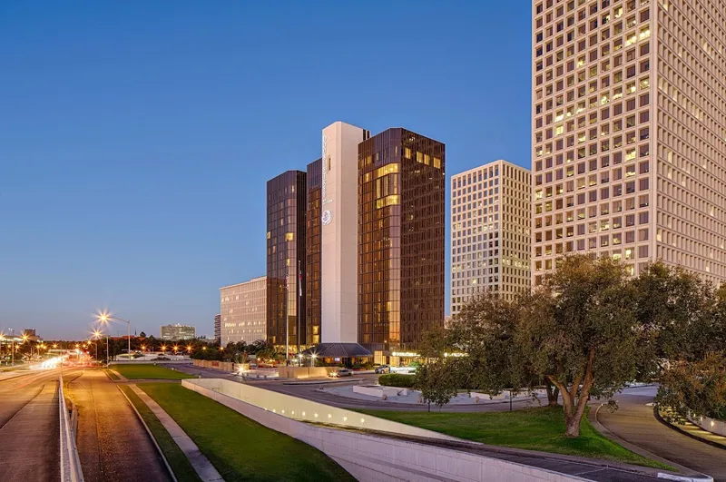 hotel with free parking DoubleTree by Hilton Hotel Houston - Greenway Plaza