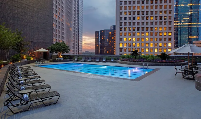 Hotels with restaurants Hyatt Regency Houston