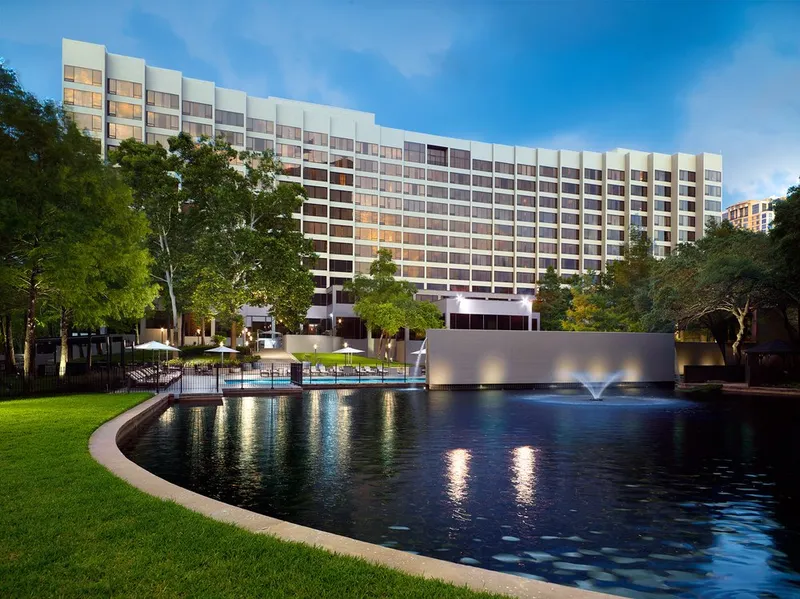 accessible hotels Omni Houston Hotel