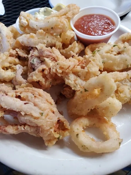 Calamari Fireside Restaurant & Lounge