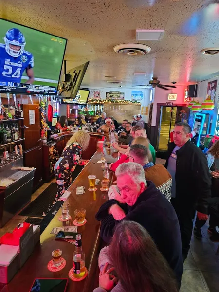 bars Friendly Tavern in Jefferson Park