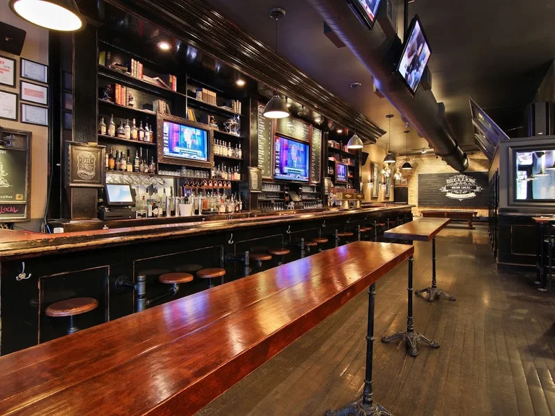 Frog Ina Bar Top 19 bars in Lincoln Park Chicago