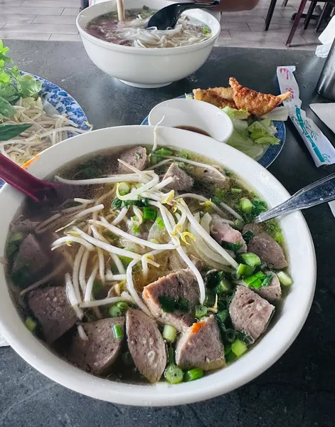 vietnamese restaurants Lets Pho Beamer