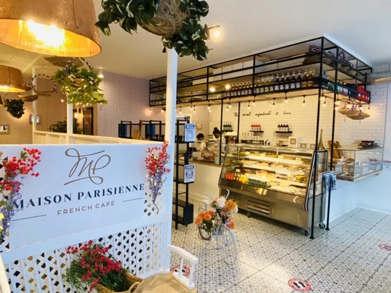 Maison Parisienne - French Café Lincoln Park