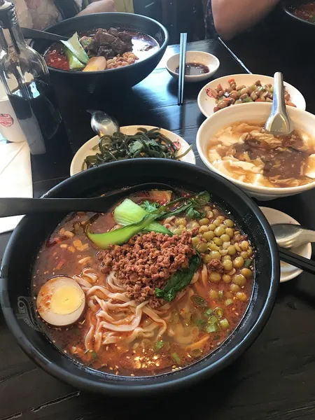 comfort food Min’s Noodle House 渔家重庆小面