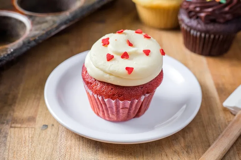 red velvet cake Molly's Cupcakes