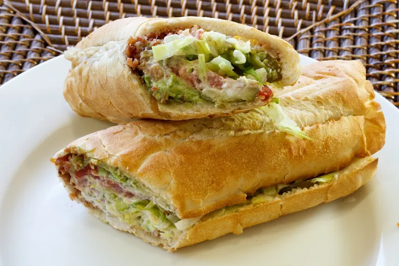 Sandwiches restaurants Which Wich Superior Sandwiches