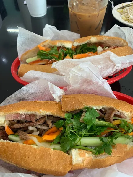 Sandwiches restaurants Cali Sandwich & Pho