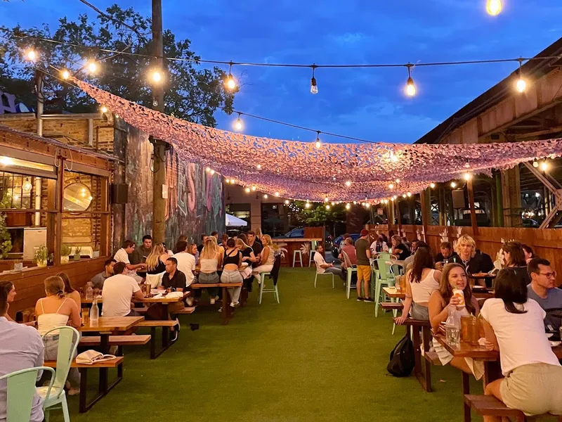 Kid-Friendly restaurants Homeslice Pizza + Patio in Lincoln Park