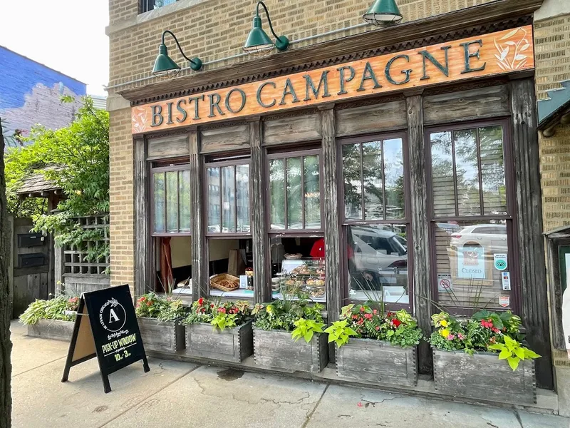 outdoor dining Bistro Campagne in Lincoln Square